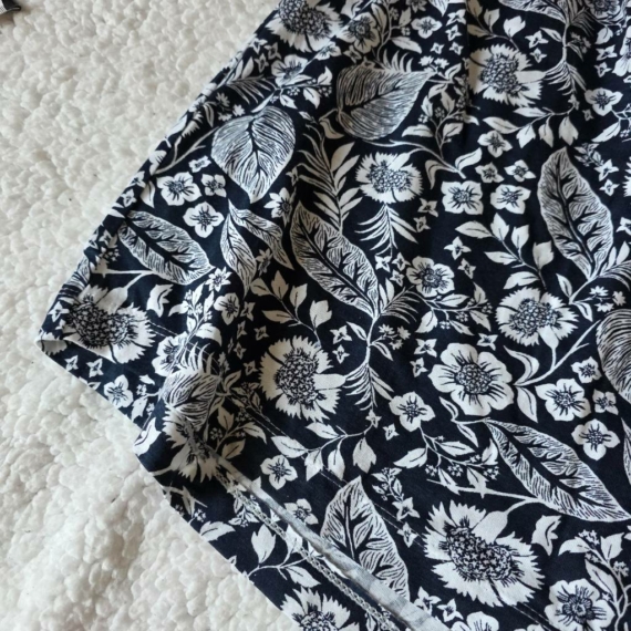 L (42) – Fekete mintás rövidnadrág