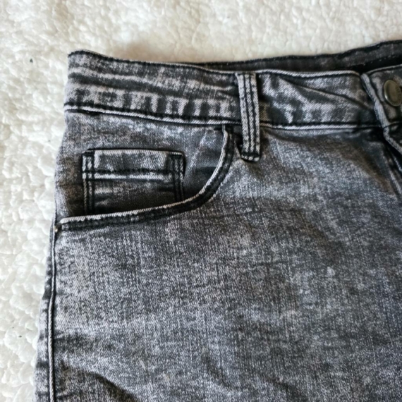 M (38) – Szürke rövidnadrág