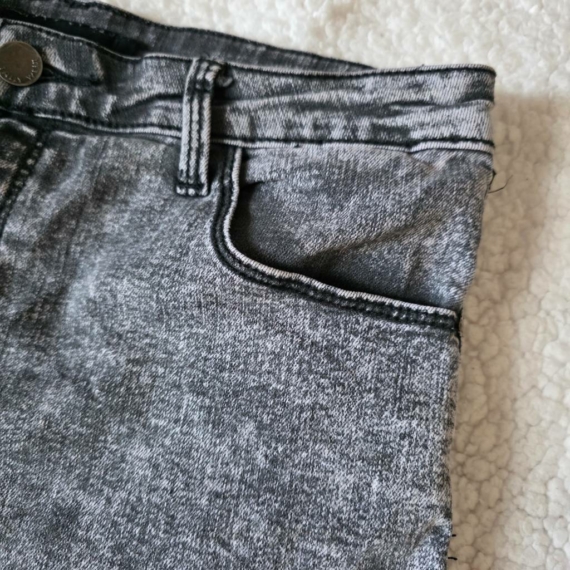 M (38) – Szürke rövidnadrág