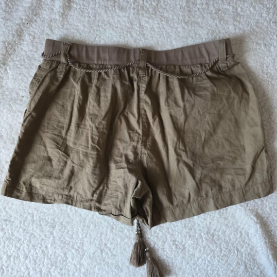 M (40) – Bézs rövidnadrág