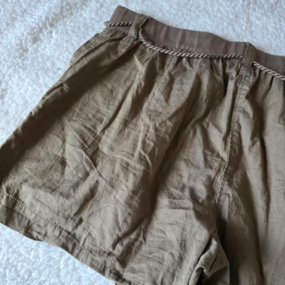 M (40) – Bézs rövidnadrág