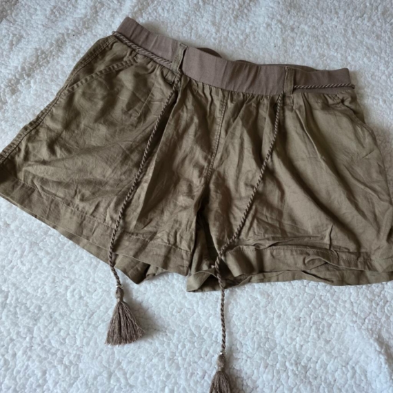 M (40) – Bézs rövidnadrág