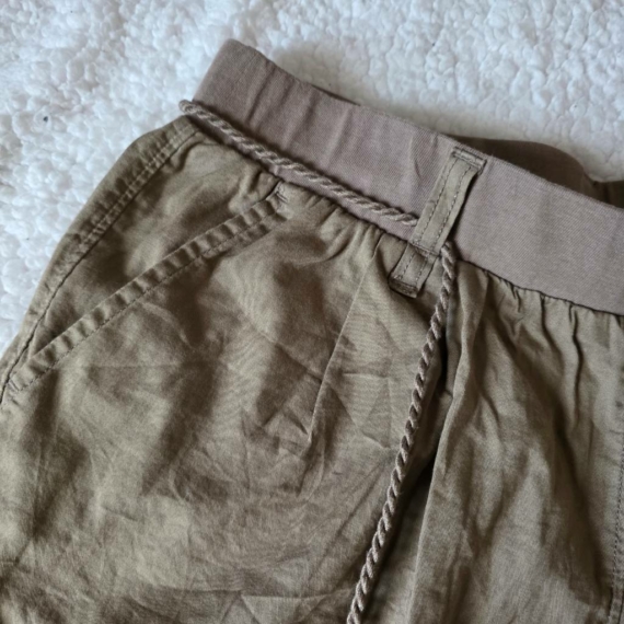 M (40) – Bézs rövidnadrág