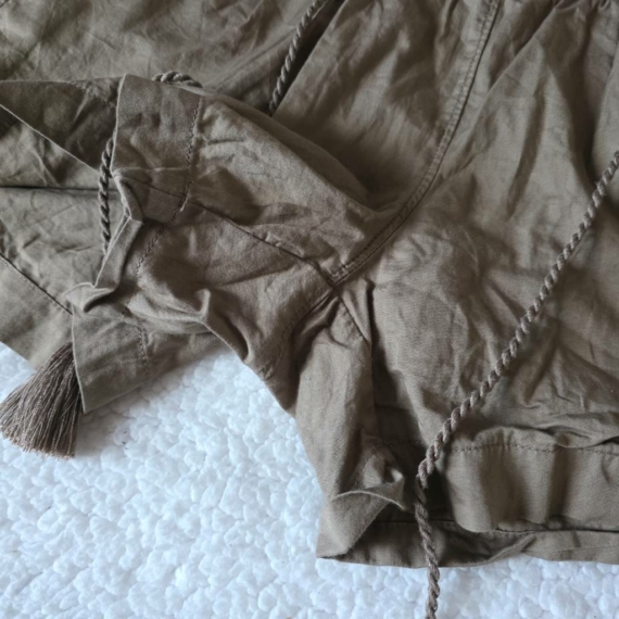 M (40) – Bézs rövidnadrág