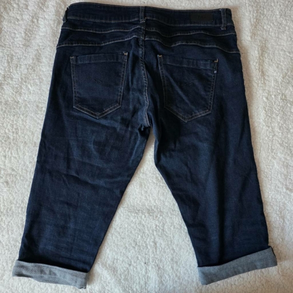 M (40) – Sötétkék farmer rövidnadrág