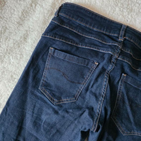 M (40) – Sötétkék farmer rövidnadrág
