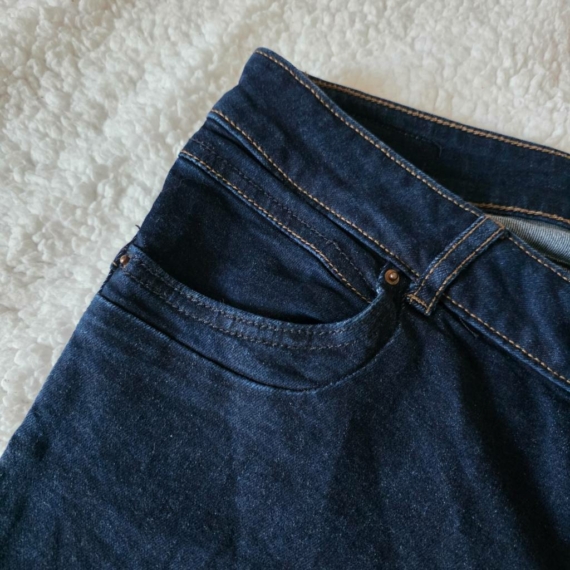 M (40) – Sötétkék farmer rövidnadrág