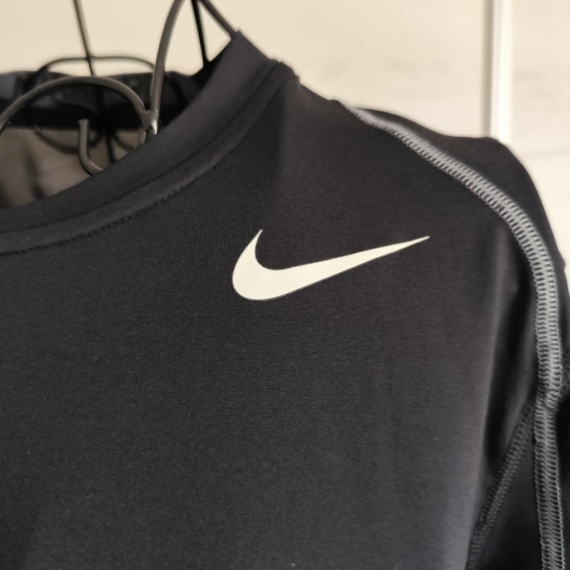 S (46) – Fekete sportos póló