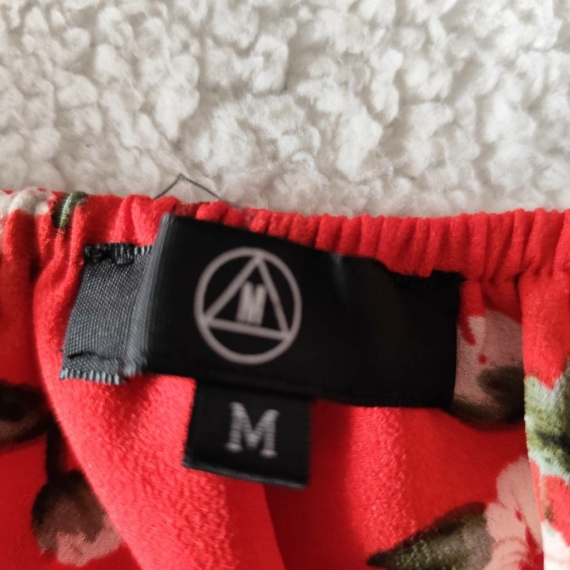 M (38) – Piros virágmintás top
