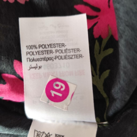 M (40) – Fekete virágmintás blúz