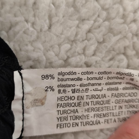 L (42) – Fekete hosszú ujjú felső