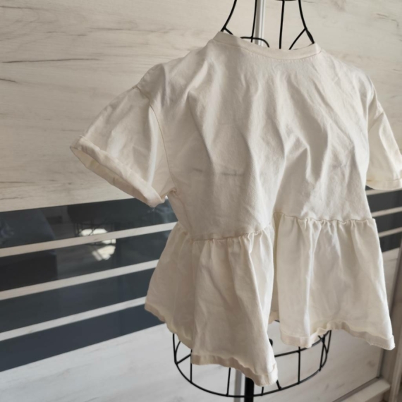 M (40) – Krém peplum felső