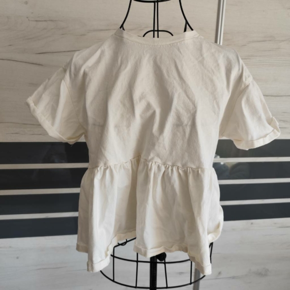 M (40) – Krém peplum felső