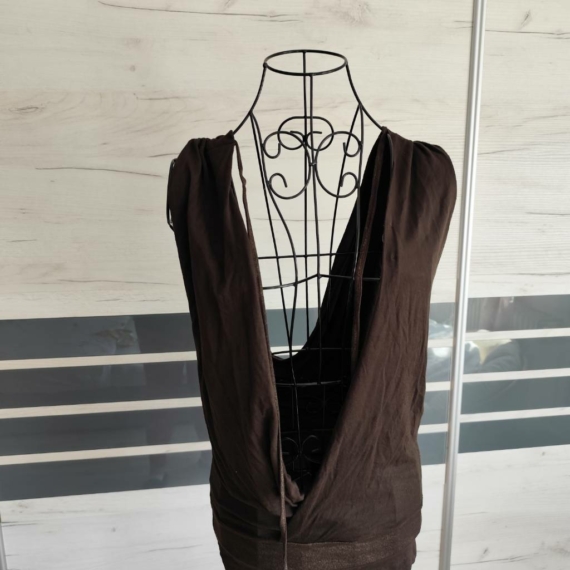 M (38) – Barna felső