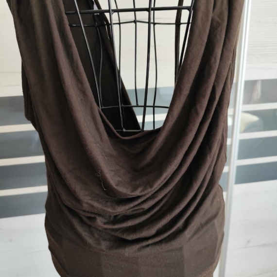 M (38) – Barna felső