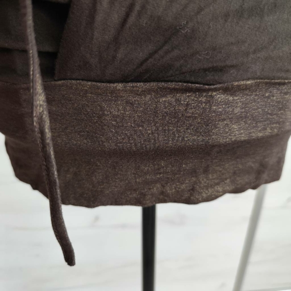 M (38) – Barna felső