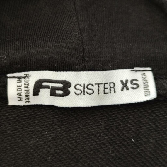 XS (34) – Fekete kapucnis rövid felső