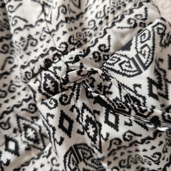 M/L (38/42) – Fekete mintás nadrág