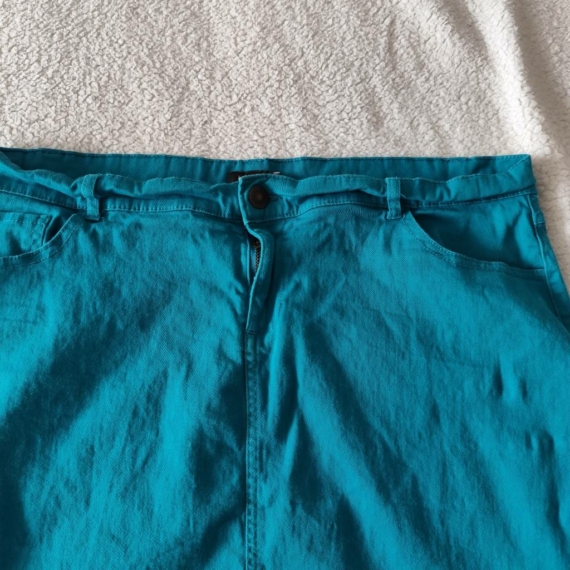 L (44) – Kék szoknya