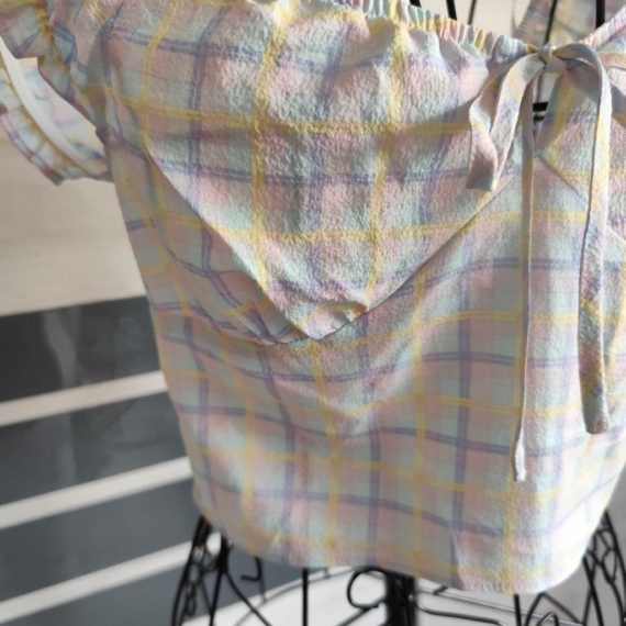 M (38) – Többszínű felső