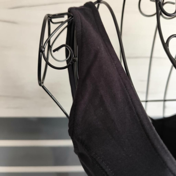 S (36) – Fekete body
