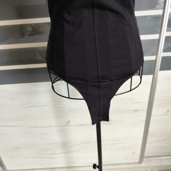 S (36) – Fekete body