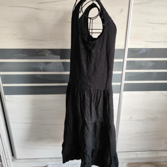 M (40) – Fekete ruhatípus