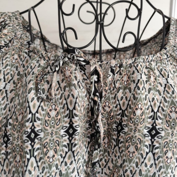 L (42) – Többszínű mintás ruha