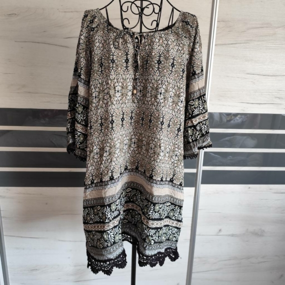 L (42) – Többszínű mintás ruha