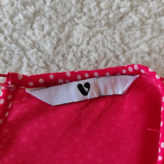 L (42) – Piros pöttyös blúz