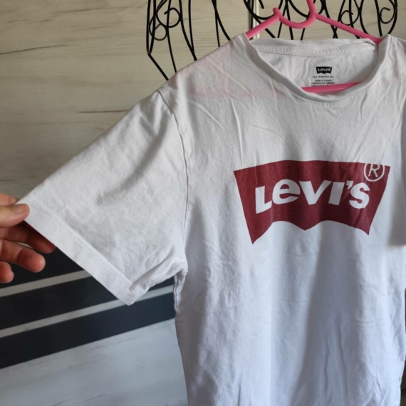 S (46) – Fehér Levi's póló