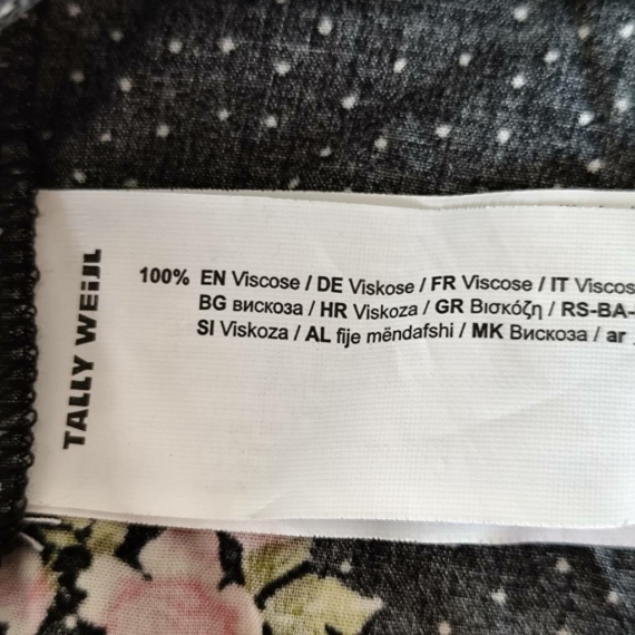 L (42) – Fekete virágmintás blúz