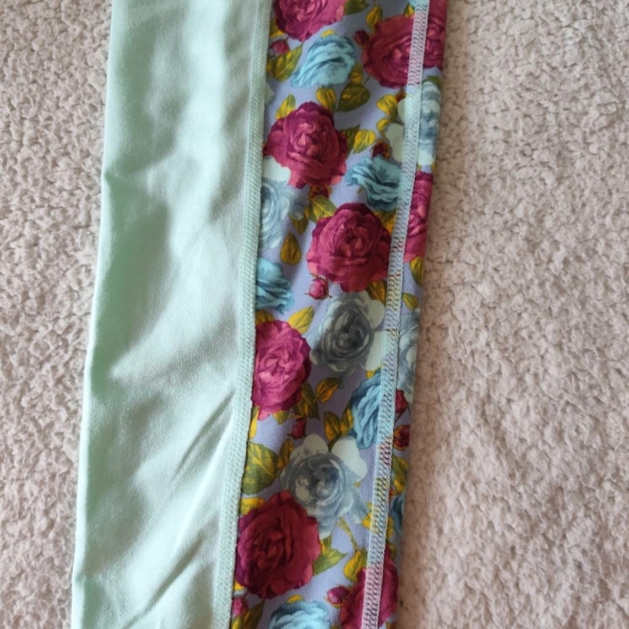 XL (46) – Menta Virágmintás leggings