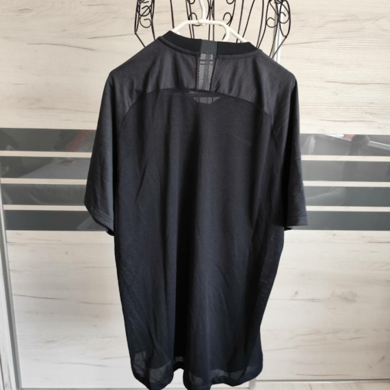 XL (52) – Fekete Nike póló