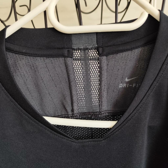 XL (52) – Fekete Nike póló