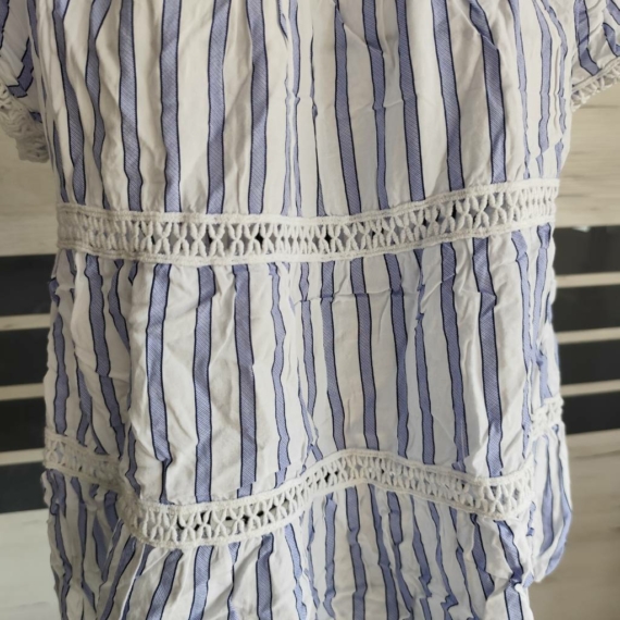 M/L (38/42) – Fehér csíkos rövid ujjú blúz