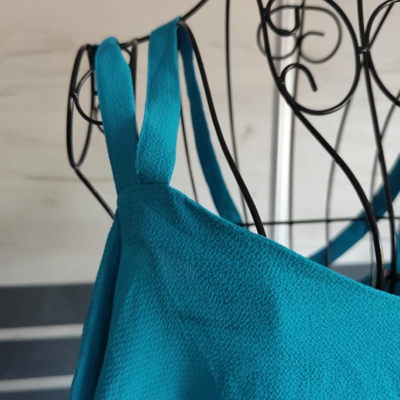 L (44) – Türkiz trikófelső