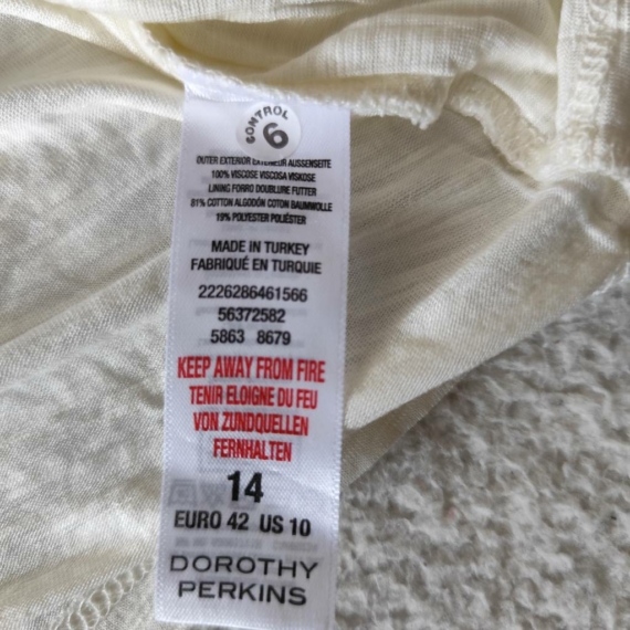 L (42) – Fehér csipkés trikó