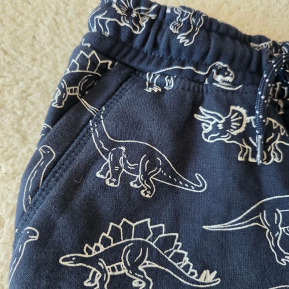 122 cm – Kék dinoszaurusz mintás rövidnadrág