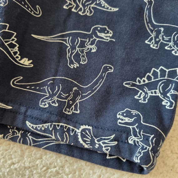 122 cm – Kék dinoszaurusz mintás rövidnadrág
