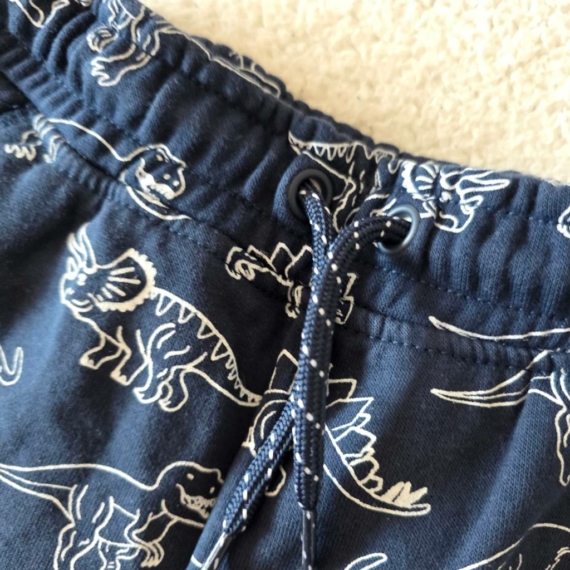 122 cm – Kék dinoszaurusz mintás rövidnadrág