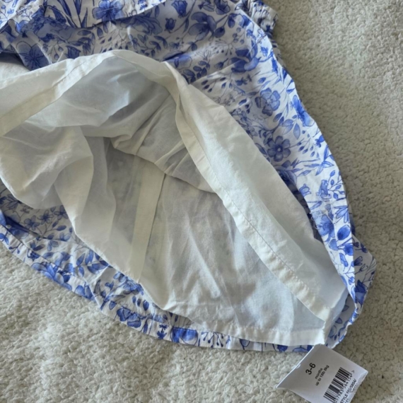 62 cm – Fehér és kék virágmintás ruha