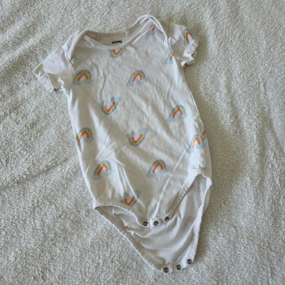 Szivárvány mintás gyerek body