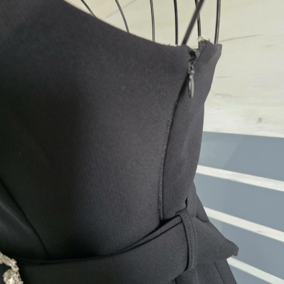 Fekete peplum ruha