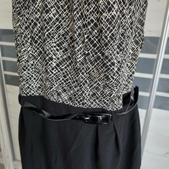 Női elegáns ruha övvel