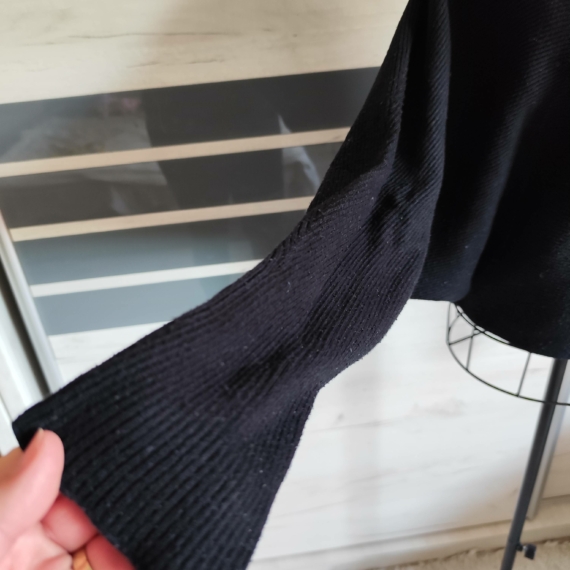 Fekete kötött pulóver