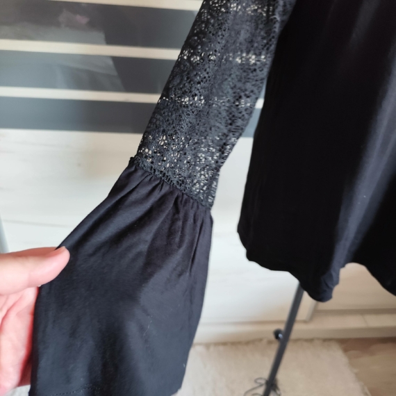 M (40) - Elegáns fekete hosszú ujjú felső