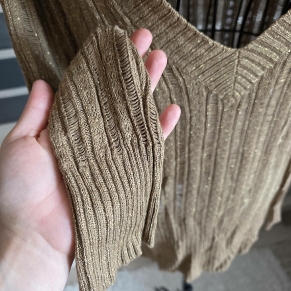 L /XL (44/46) - Hosszú ujjú mély kivágású pulóver