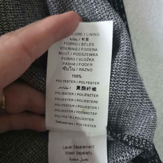Fekete háromnegyedes ujjú felső és szoknya szett