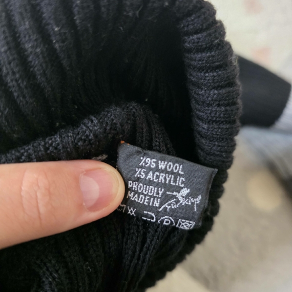Csíkos mintás kötött pulóver